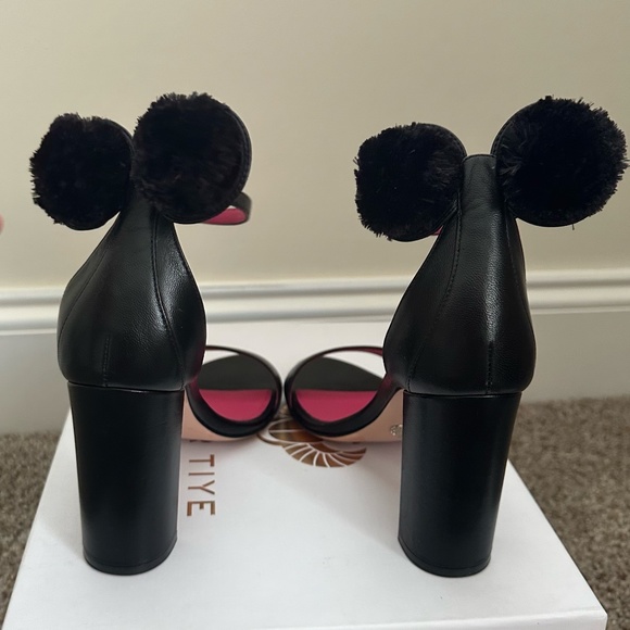 OSCAR TIYE Minnie Mouse Heels - Picture 2 of 3